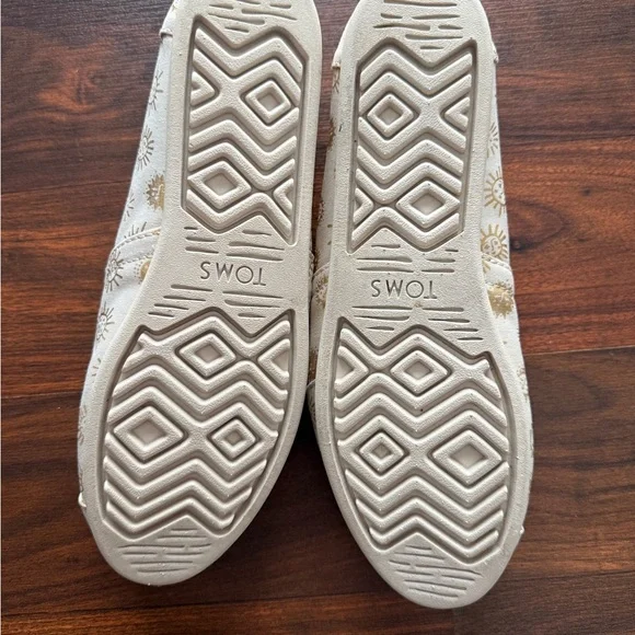 TOMS *LIMITED EDITION* Women's Sunburst White and Gold Alpargatas - Picture 3 of 4